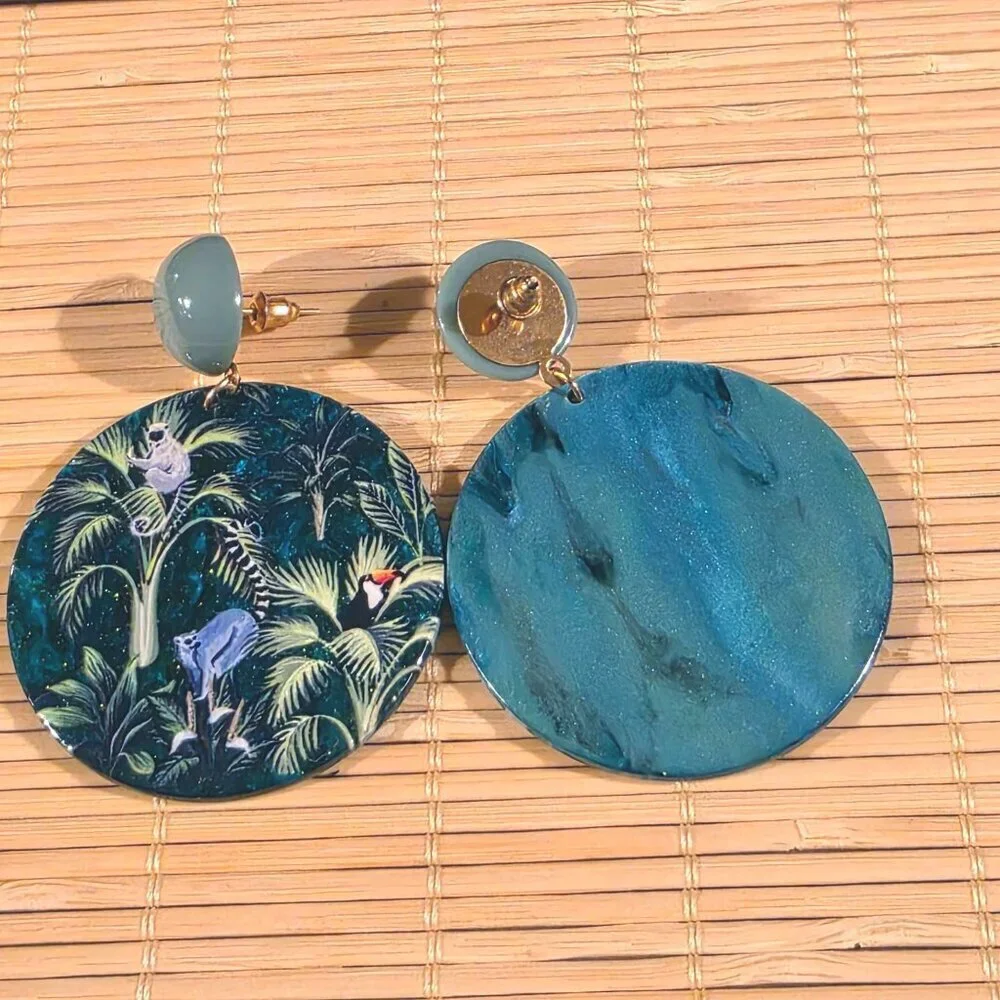Retro 80s Style Tropical Jungle Animals Vintage Lucite Pendant Dangle earrings
